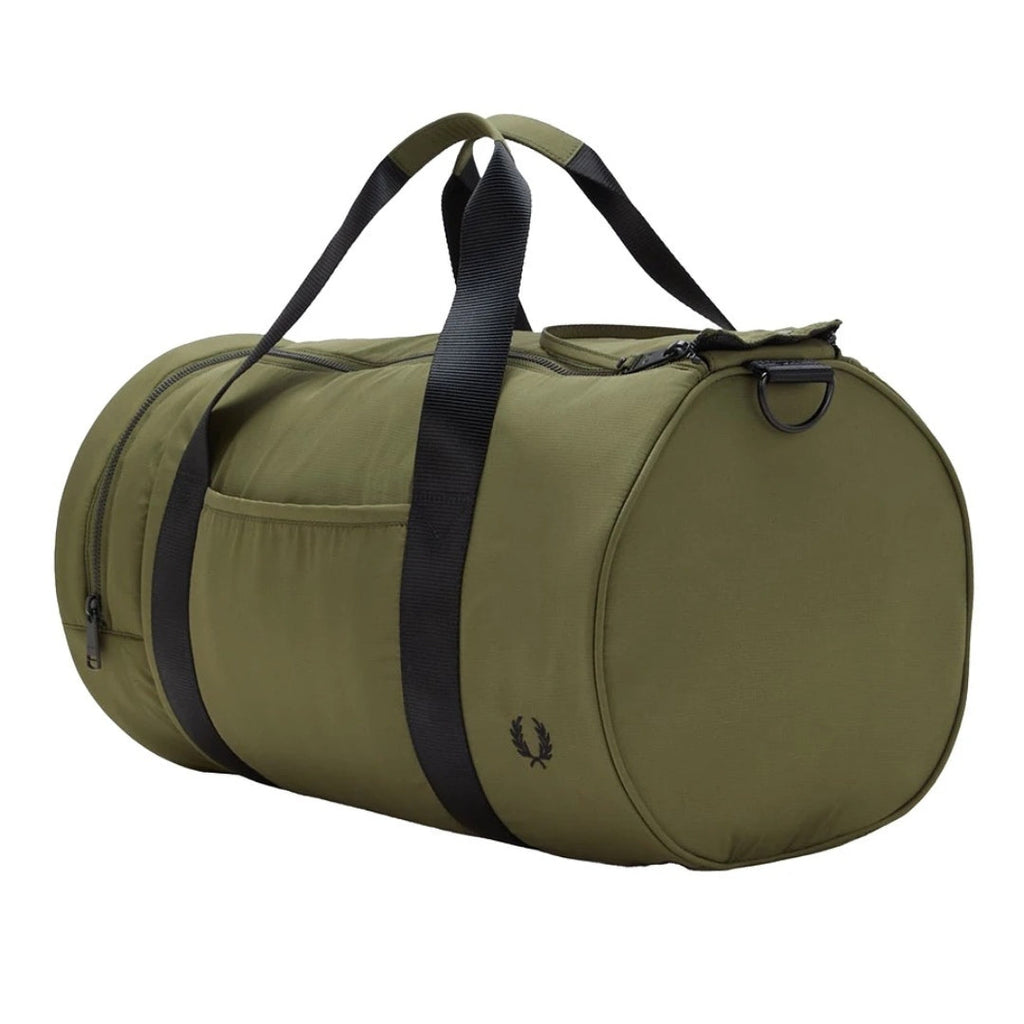 FRED PERRY L6264 Q55 UNIFORM GREEN BARREL BAG One Size